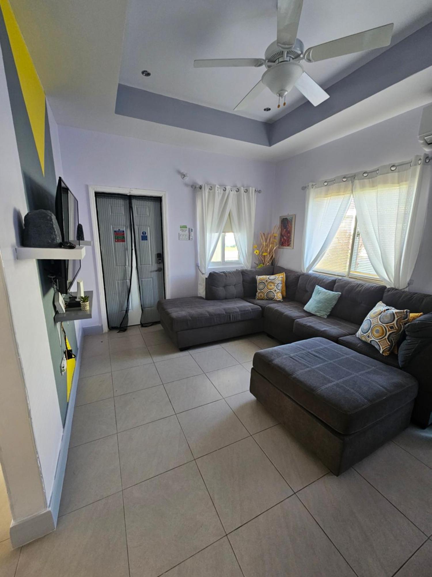 Summer Breeze Villa Лусея Екстериор снимка