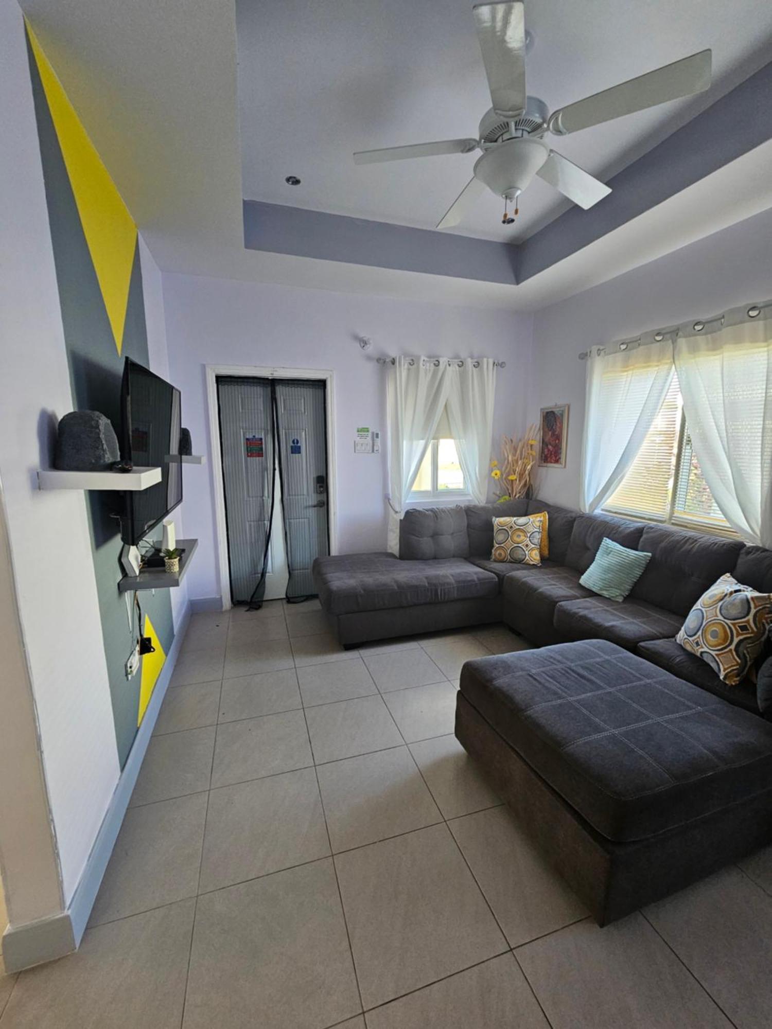 Summer Breeze Villa Лусея Екстериор снимка